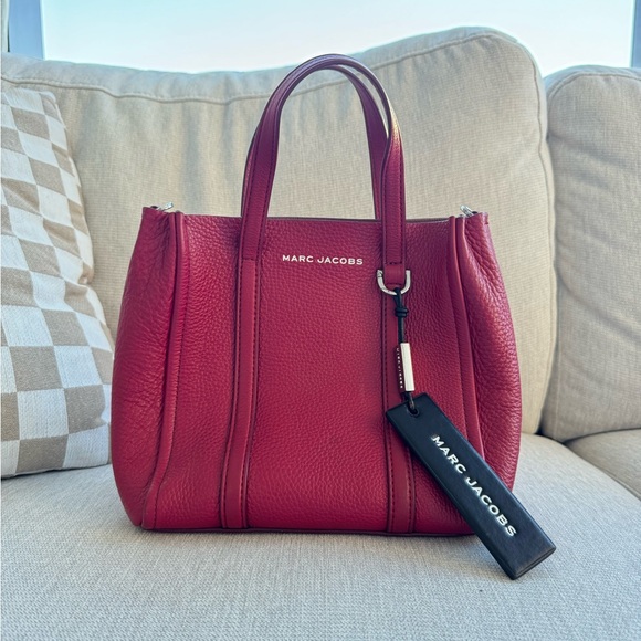 MARC JACOBS
Grained Calfskin The Tag 21 Tote Cranberry - Picture 7 of 7
